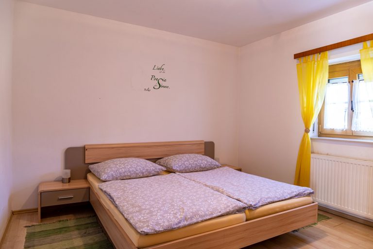 Schlafzimmer – Ferienwohnungen Moitz
